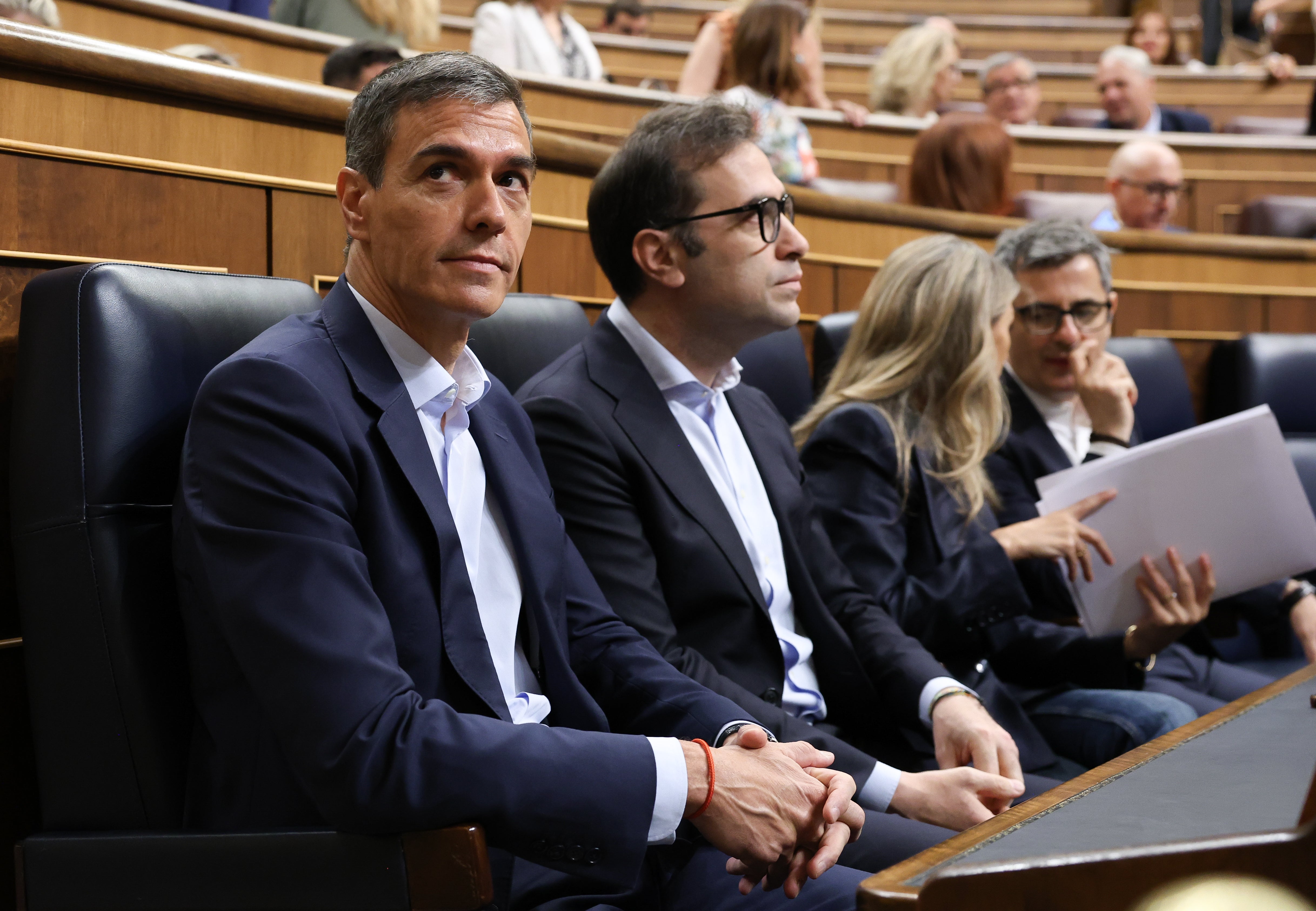Nuevo cisma en el Gobierno: Sumar rechaza la prórroga de Almaraz, acusa al PSOE de ceder ante el "oligopolio" y tacha de "cobarde" a Sánchez Nuevo cisma en el Gobierno: Sumar rechaza la prórroga de Almaraz, acusa al PSOE de ceder ante el "oligopolio" y tacha de "cobarde" a Sánchez