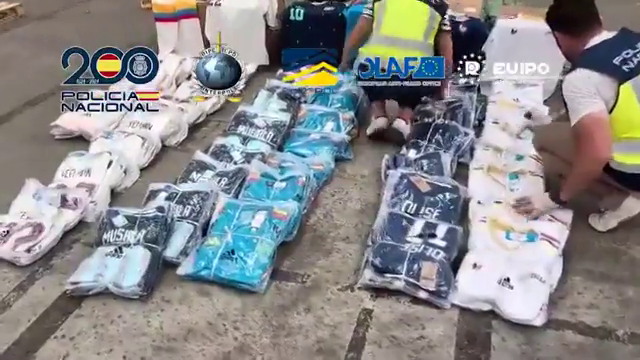 La Policía interviene 66.000 camisetas de fútbol falsificadas, muchas de la Selección Española La Policía interviene 66.000 camisetas de fútbol falsificadas, muchas de la Selección Española