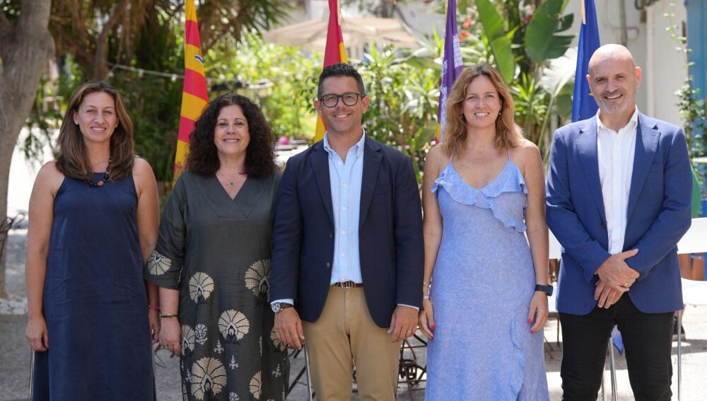  Rafa Triguero, acompañado de sus cuatro tenientes de alcalde del consistorio, Gema Marí, Catiana Fuster, Blanca Hernández y Jordi Grivé