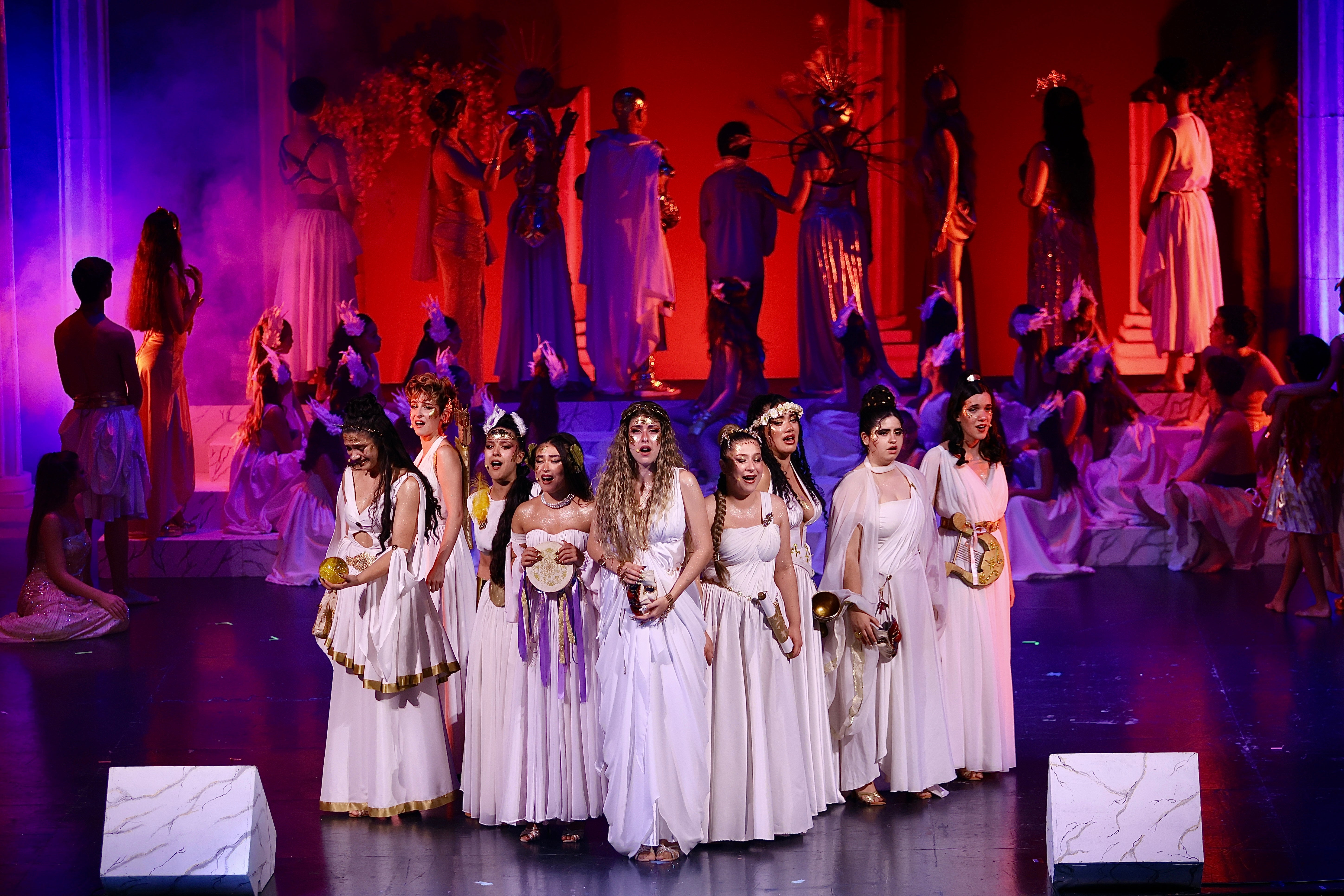 La nueva generación de artistas de ESAEM se gradúa con honores en el Cervantes con el musical “La Revolución de las Musas" La nueva generación de artistas de ESAEM se gradúa con honores en el Cervantes con el musical “La Revolución de las Musas"