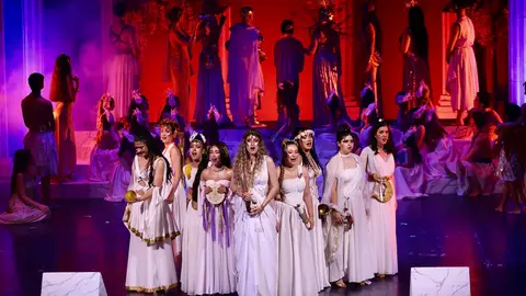 La nueva generación de artistas de ESAEM se gradúa con honores en el Cervantes con el musical “La Revolución de las Musas" La nueva generación de artistas de ESAEM se gradúa con honores en el Cervantes con el musical “La Revolución de las Musas"