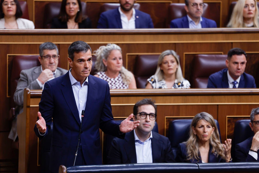 Feijóo echa en cara a Sánchez que amordace al Congreso y el presidente asegura que habrá elecciones, pero en 2027 Feijóo echa en cara a Sánchez que amordace al Congreso y el presidente asegura que habrá elecciones, pero en 2027