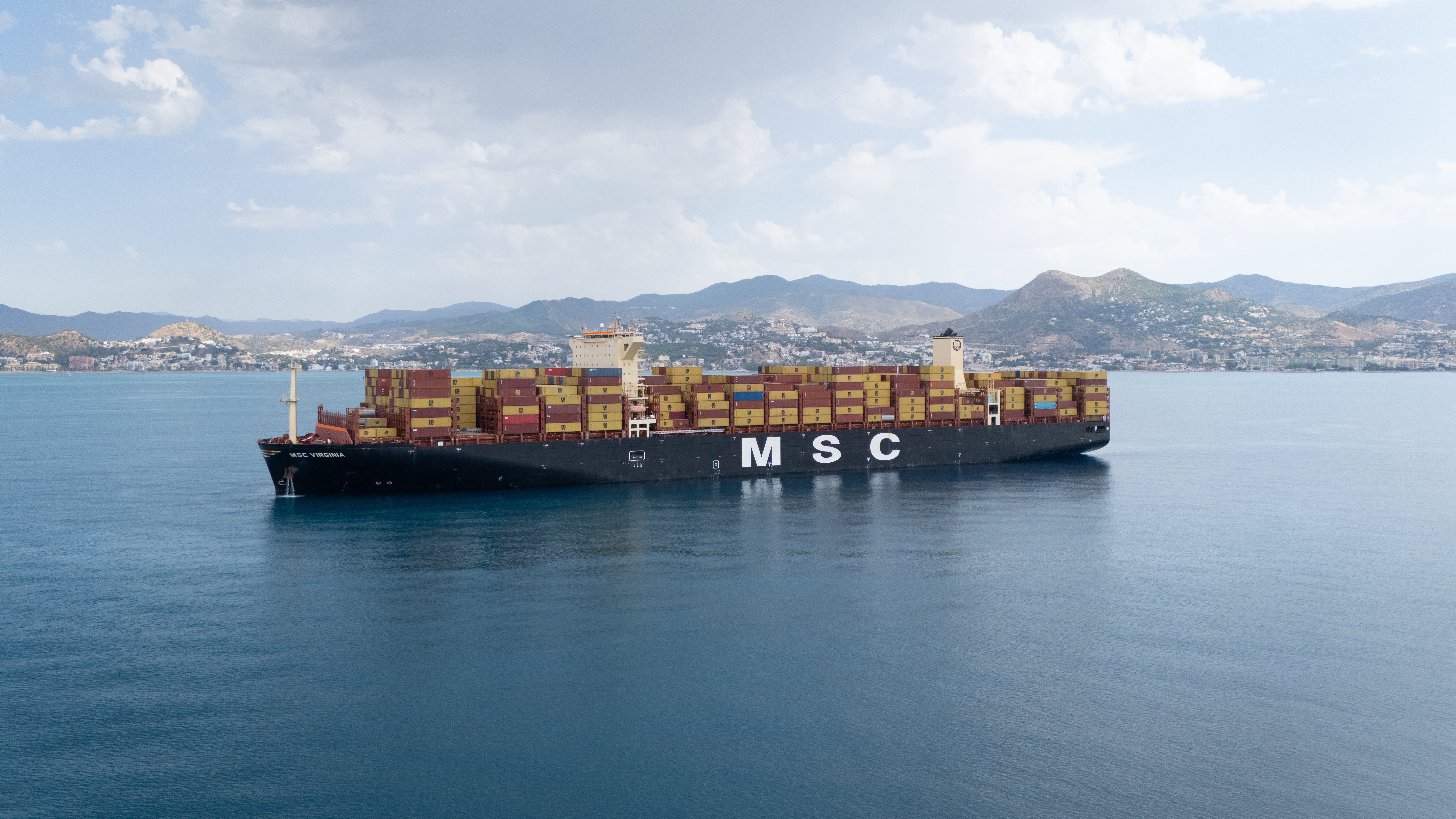 El Puerto de Málaga realiza por primera vez un servicio de suministro de GNL El Puerto de Málaga realiza por primera vez un servicio de suministro de GNL