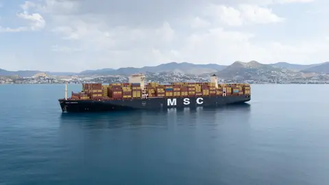 El Puerto de Málaga realiza por primera vez un servicio de suministro de GNL Puerto