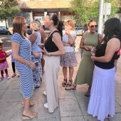 Concejalas socialistas asisten a la concentración de las AMPAS para climatizar los centros. 