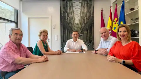 Ayuntamiento, AECC y RES acuerdan instalar de formar permanente sombreado en juegos infantiles Ayuntamiento, AECC y RES acuerdan instalar de formar permanente sombreado en juegos infantiles