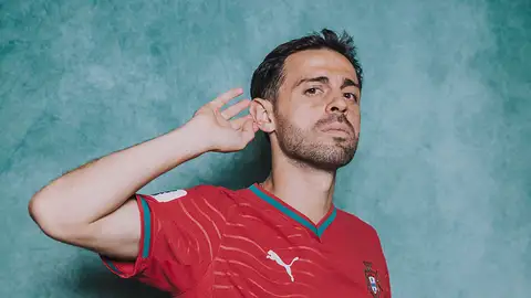 Bernardo Silva, en una sesión fotográfica con su selección de Portugal. Bernardo Silva, en una sesión fotográfica con su selección de Portugal.
