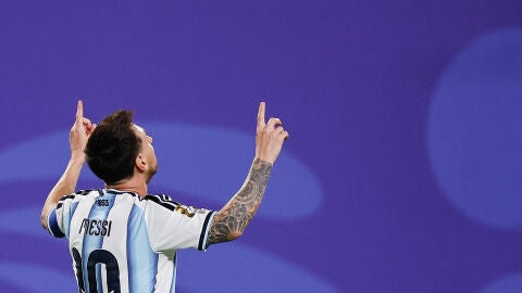 Lionel Messi de Argentina celebra este martes, en un partido del grupo J del Mundial de la FIFA 2026 entre Argentina y Argelia 