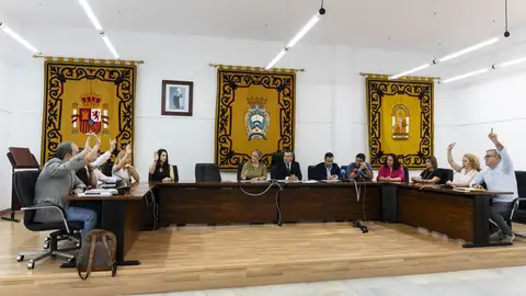 El PSOE suspende de militancia a los concejales que votaron en contra de anular la licencia del Algarrobico ONDA CERO ALMERIA