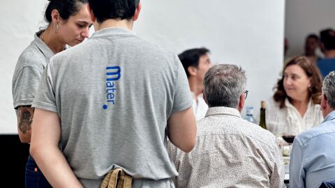 Dos de los trabajadores de Máter en el Restaurante que gestiona la entidad en Inca. Dos de los trabajadores de Máter en el Restaurante que gestiona la entidad en Inca.