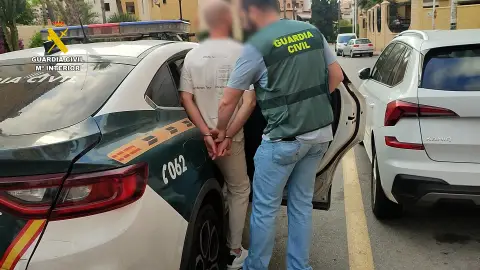 La Guardia Civil desarticula un grupo criminal especializado en robos en áreas de servicio de la AP-7 La Guardia Civil desarticula un grupo criminal especializado en robos en áreas de servicio de la AP-7
