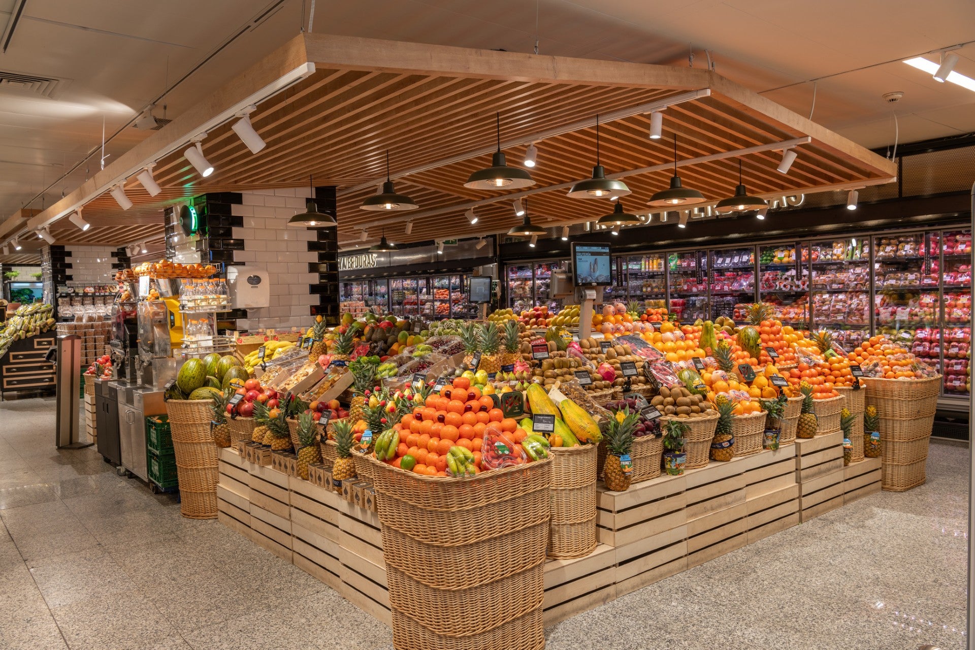 El Corte Inglés inaugura un Supermercado y una tienda de UNIT en Torremolinos El Corte Inglés inaugura un Supermercado y una tienda de UNIT en Torremolinos