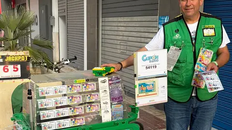 La ONCE reparte 210.000 euros en La Cruz del Humilladero La ONCE reparte 210.000 euros en La Cruz del Humilladero