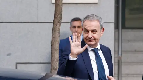 El expresidente del Gobierno, José Luis Rodríguez Zapatero, llega a la Audiencia Nacional para declarar como investigado por organización criminal, tráfico de influencias y falsedad en la causa sobre el préstamo a la compañía aérea Plus Ultra. El expresidente del Gobierno, José Luis Rodríguez Zapatero, llega a la Audiencia Nacional para declarar como investigado por organización criminal, tráfico de influencias y falsedad en la causa sobre el préstamo a la compañía aérea Plus Ultra.
