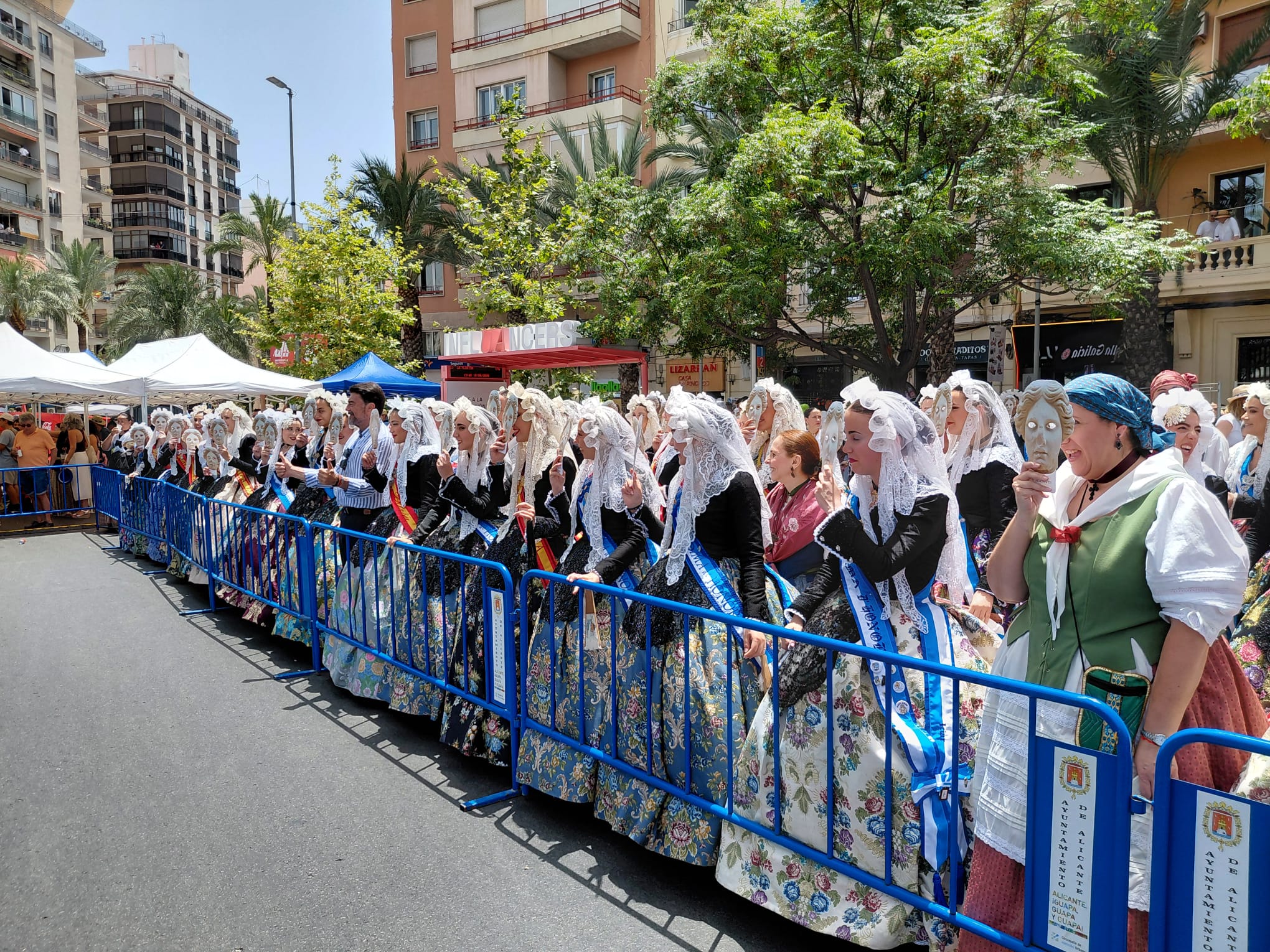 Más de 6.000 truenos aéreos cierran la mascletà fuera de concurso de las Hogueras 2026 de Pirotecnia del Mediterráneo Más de 6.000 truenos aéreos cierran la mascletà fuera de concurso de las Hogueras 2026 de Pirotecnia del Mediterráneo
