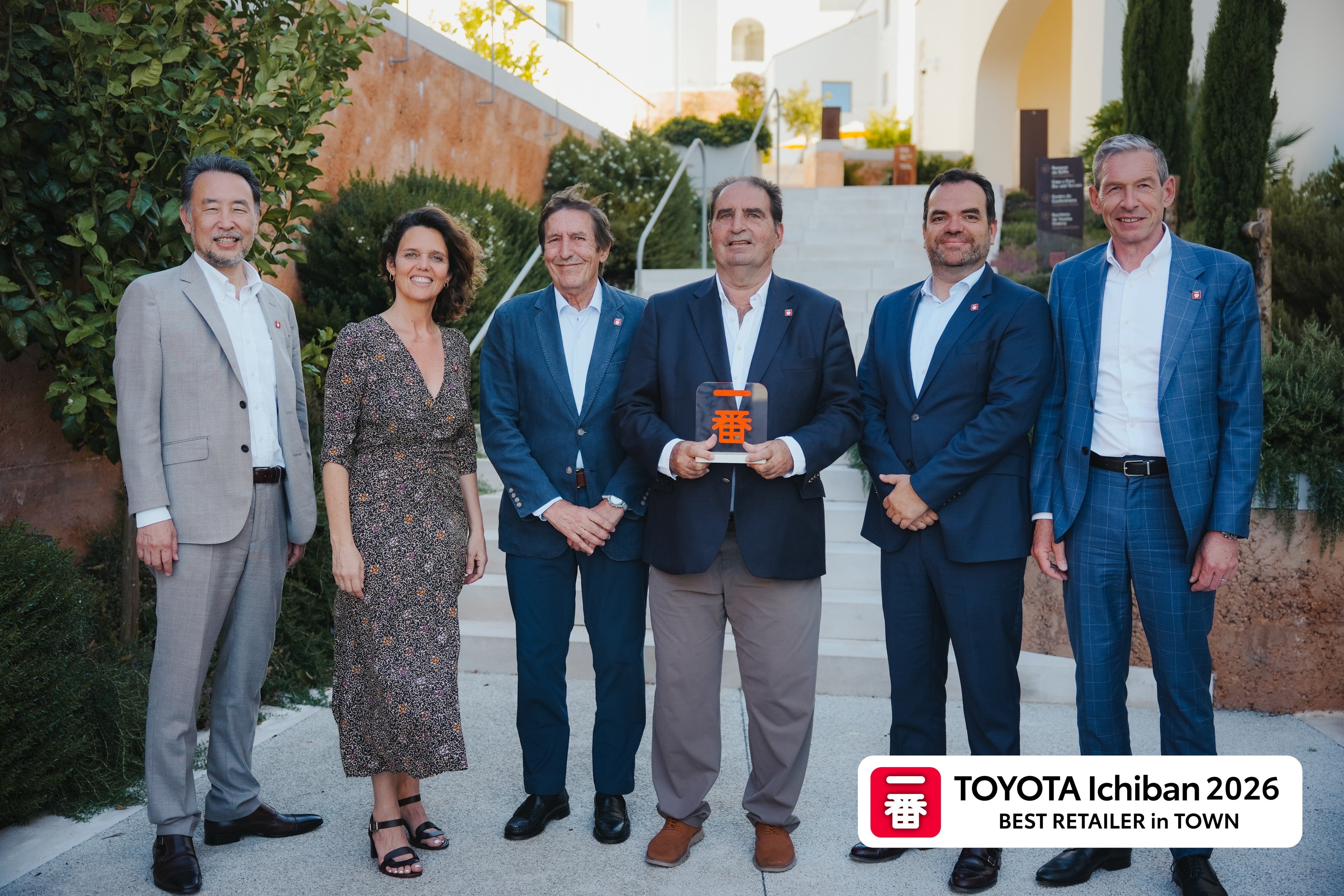 Toyota Nimo Gordillo recibe por tercera vez el Premio Ichiban, el máximo galardón europeo a la excelencia en experiencia de cliente Toyota Nimo Gordillo recibe por tercera vez el Premio Ichiban, el máximo galardón europeo a la excelencia en experiencia de cliente