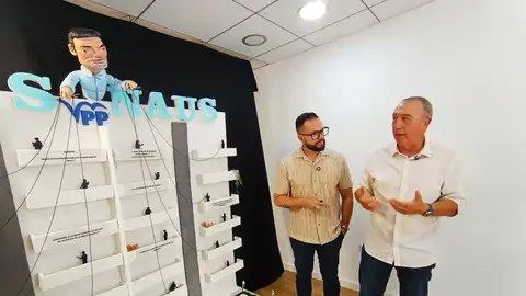 El ninot de Luis Barcala maneja los hilos de la presunta trama de Les Naus; a su lado Rafa Mas y Joan Baldoví El ninot de Luis Barcala maneja los hilos de la presunta trama de Les Naus; a su lado Rafa Mas y Joan Baldoví