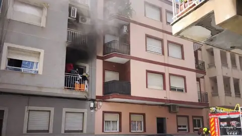 Edificio en el que se ha registrado el incendio en Novelda. Edificio en el que se ha registrado el incendio en Novelda.