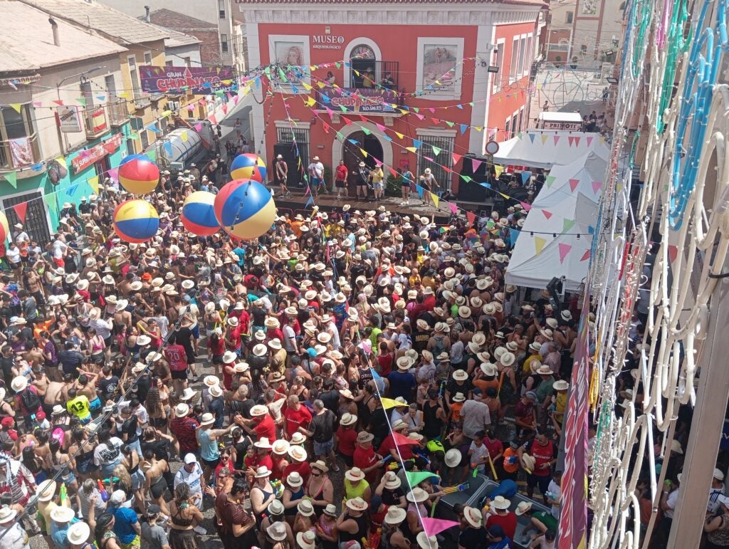 Las Fiestas Patronales y de Moros y Cristianos comienzan con el pregón y presentación de cargos este sábado y el chupinazo el domingo Las Fiestas Patronales y de Moros y Cristianos comienzan con el pregón y presentación de cargos este sábado y el chupinazo el domingo