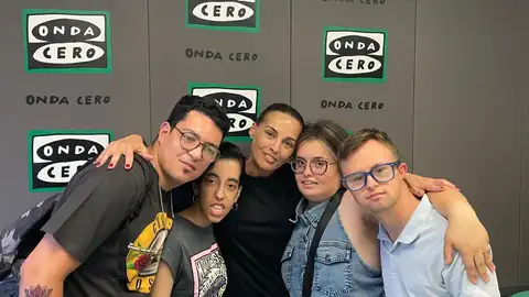Los amigos de la Fundación en los estudios de Onda Cero Castellón. Los amigos de la Fundación en los estudios de Onda Cero Castellón.