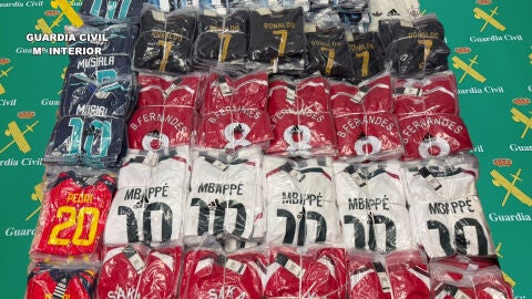 Intervenidas en Astillero 700 camisetas de f&uacute;tbol falsificadas