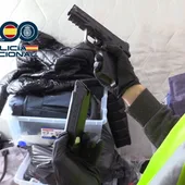 Durante la operación se han localizado diversas armas. Durante la operación se han localizado diversas armas.