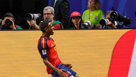 Lamine celebra el gol inicial contra Arabia Saud&iacute;