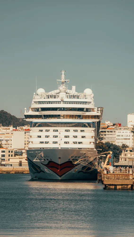 Crucero en el puerto de A Coruña Crucero en el puerto de A Coruña