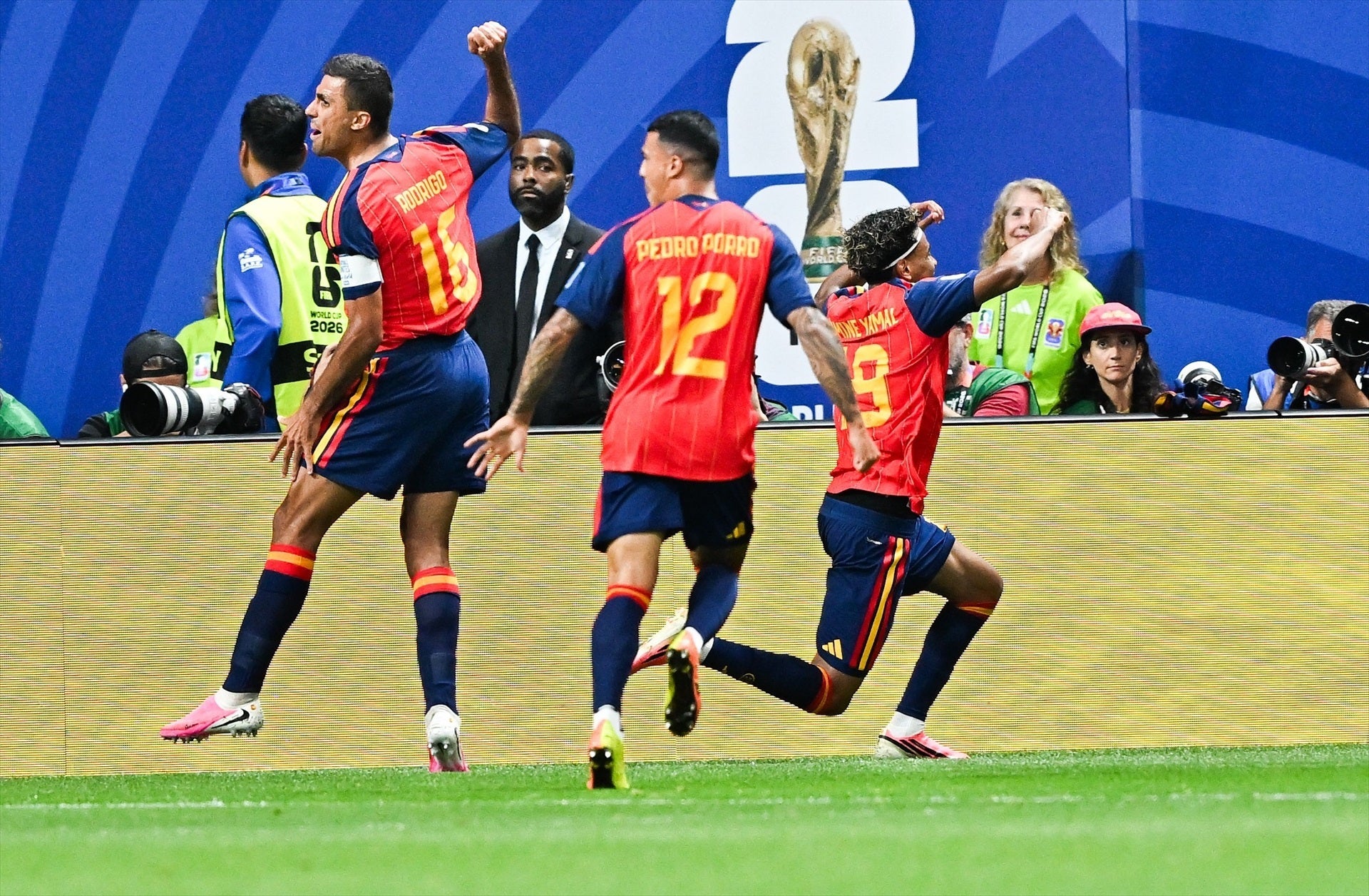 España celebra la victoria ante Arabia Saudí España celebra la victoria ante Arabia Saudí