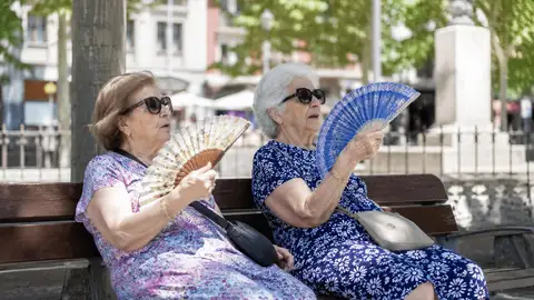Abuelas abanico calor Abuelas abanico calor