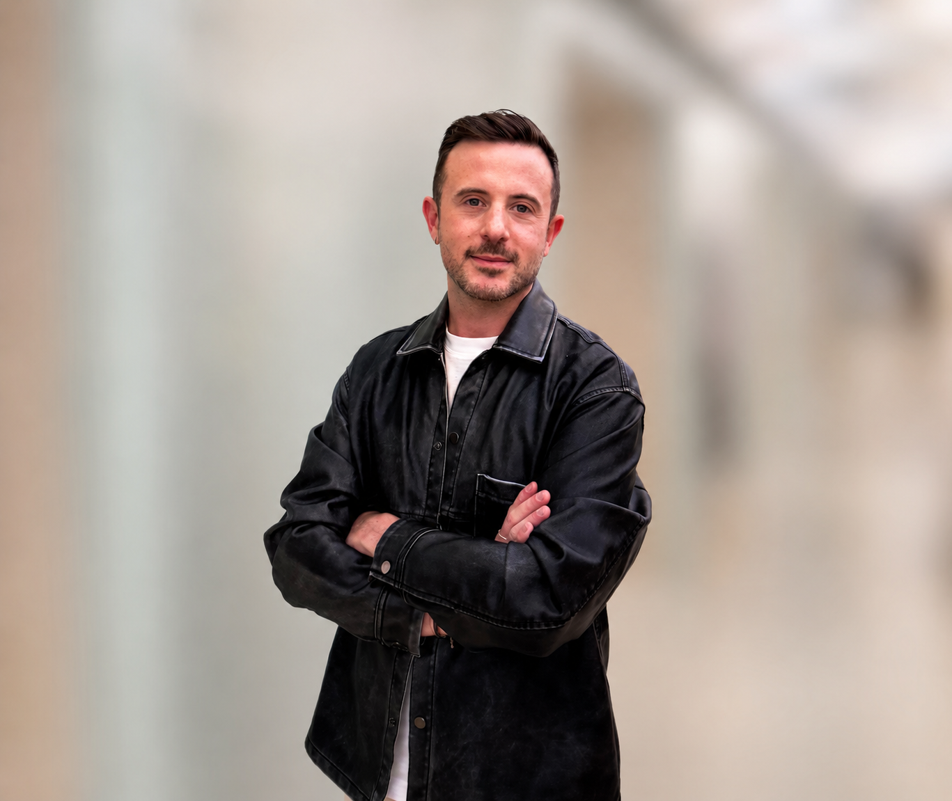 Raúl Alonso, R.A. Novoa: "Las crónicas del Sigilo pueden ayudar a llenar la falta que hay de literatura de fantasía ambientada en España" Raúl Alonso, R.A. Novoa: "Las crónicas del Sigilo pueden ayudar a llenar la falta que hay de literatura de fantasía ambientada en España"