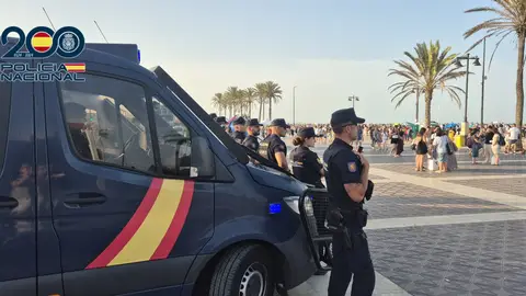 Valencia.- Policía Nacional despliega el dispositivo especial de seguridad por San Juan en las playas dea la Malvarrosa La Policía Nacional despliega el dispositivo especial de seguridad para la Noche de San Juan en las playas del Cabanyal-Malvarrosa REMITIDA / HANDOUT por PN Fotografía remitida a medios de comunicación exclusivamente para ilustrar la noticia a la que hace referencia la imagen, y citando la procedencia de la imagen en la firma 22/06/2026