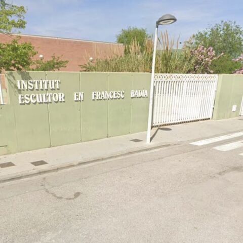 Entrada al IES Escultor en Francesc Badia de Foios.
