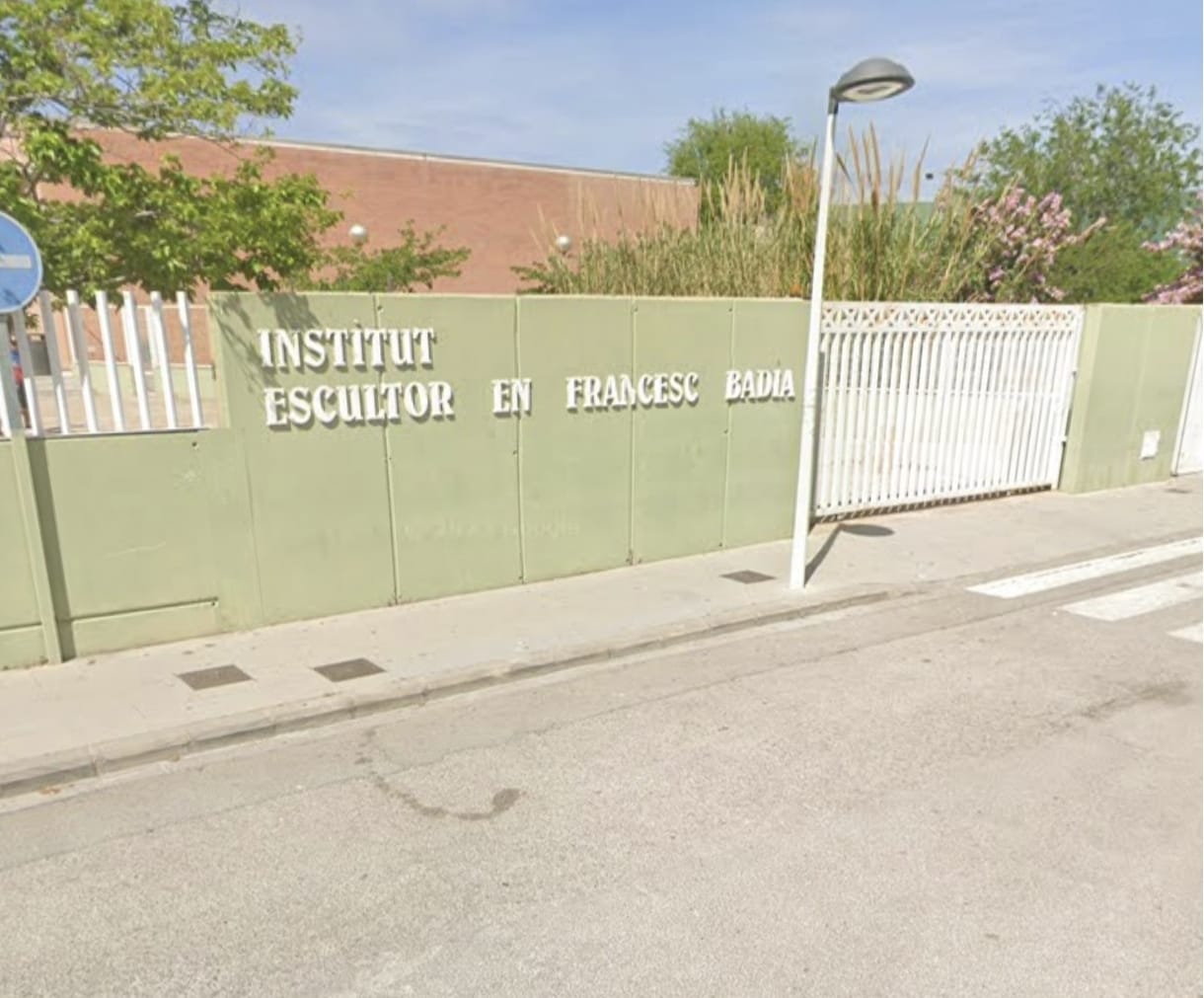 El IES Escultor en Francesc Badia de Foios pide serenidad y responsabilidad colectiva tras la agresión del pasado viernes El IES Escultor en Francesc Badia de Foios pide serenidad y responsabilidad colectiva tras la agresión del pasado viernes