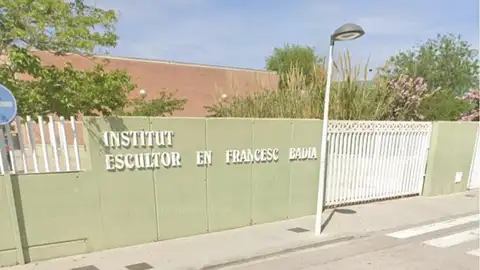 Entrada al IES Escultor en Francesc Badia de Foios. Entrada al IES Escultor en Francesc Badia de Foios.