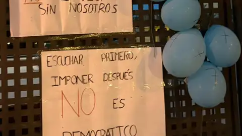 Las movilizaciones sobrevuelan de nuevo el colegio Princesa de Asturias de Elche. Las movilizaciones sobrevuelan de nuevo el colegio Princesa de Asturias de Elche.
