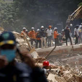 Los servicios de emergencia trabajan en el lugar de un edificio derrumbado tras los terremotos que azotaron el país, en Caracas, Venezuela Los servicios de emergencia trabajan en el lugar de un edificio derrumbado tras los terremotos que azotaron el país, en Caracas, Venezuela