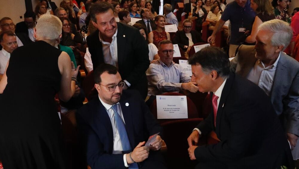 Barbón puso en valor el crecimiento del centro y el compromiso del Ejecutivo con la sanidad pública en esa área.