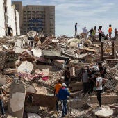 Imagen de un edificio derrumbado por los terremotos en Venezuela