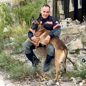 Luis Caracena y su perro Covid Luis Caracena y su perro Covid