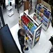 Desmantelada una red asentada en la provincia que robaba artículos en aeropuertos europeos, también en Lavacolla, para venderlos en Reino Unido Desmantelada una red asentada en la provincia que robaba artículos en aeropuertos europeos, también en Lavacolla, para venderlos en Reino Unido