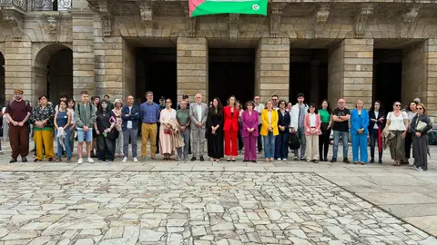 La alcaldesa de Santiago traslada la "solidaridad total" de la corporación municipal compostelana con el pueblo venezolano tras los terremotos La alcaldesa de Santiago traslada la "solidaridad total" de la corporación municipal compostelana con el pueblo venezolano tras los terremotos