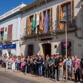 Mairena del Aljarafe ha decretado un día de luto por el crimen machista de Ana, de 44 años, a manos de su pareja