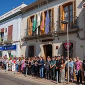 Mairena del Aljarafe ha decretado un día de luto por el crimen machista de Ana, de 44 años, a manos de su pareja Mairena del Aljarafe ha decretado un día de luto por el crimen machista de Ana, de 44 años, a manos de su pareja