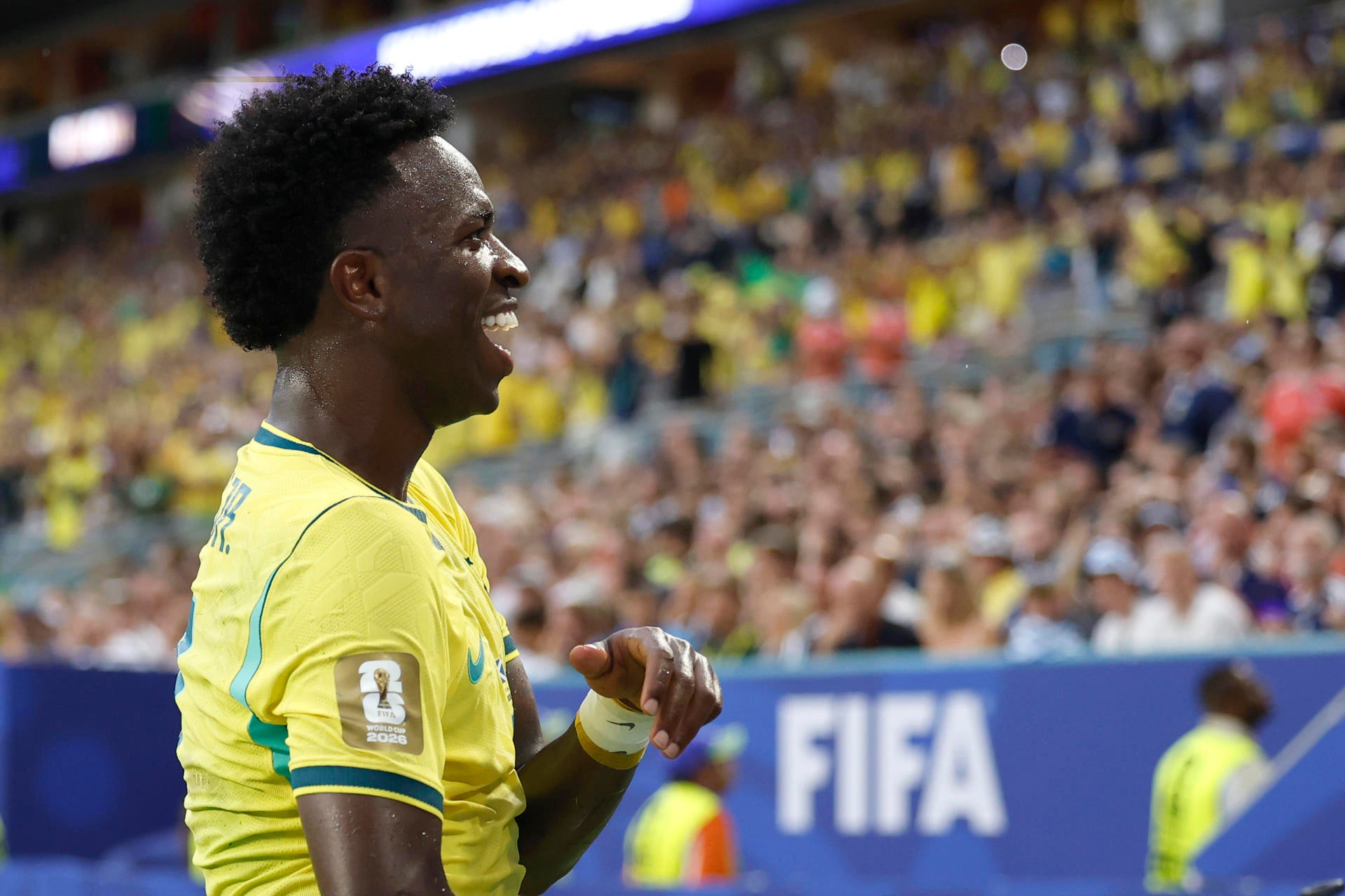 Vinicius en una foto de archivo con Brasil Vinicius en una foto de archivo con Brasil