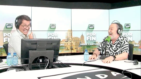 Mariano Peña con Jaime Cantizano en Onda Cero Mariano Peña confiesa en Onda Cero que "nunca" ha pensado en jubilarse: "Me moriré con las botas puestas en lo alto de las tablas"