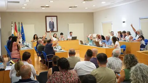Unanimidad en el pleno de Don Benito a favor de la moción para cerrar el expediente de la fusión Unanimidad en el pleno de Don Benito a favor de la moción para cerrar el expediente de la fusión