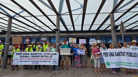 Concentraci&oacute;n de la Plataforma per la Sanitat P&uacute;blica de La Ribera