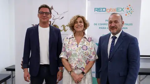 El programa REDigitalEX ha formado a más de 20.600 personas desde su puesta en marcha en 2023 El programa REDigitalEX ha formado a más de 20.600 personas desde su puesta en marcha en 2023