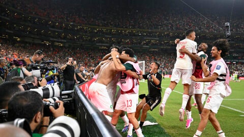 Jugadores de Marruecos celebran un gol este lunes, en un partido de los dieciseisavos de final del Mundial de la FIFA 2026 entre Pa&iacute;ses Bajos y Marruecos en el estadio BBVA en Monterrey (M&eacute;xico). 